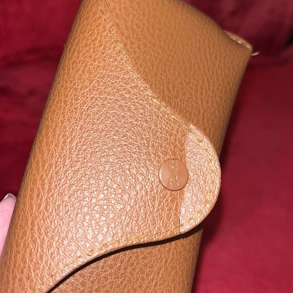 Ray Ban Sun or eyeglasses case, condition issue as pictured - Picture 7 of 7